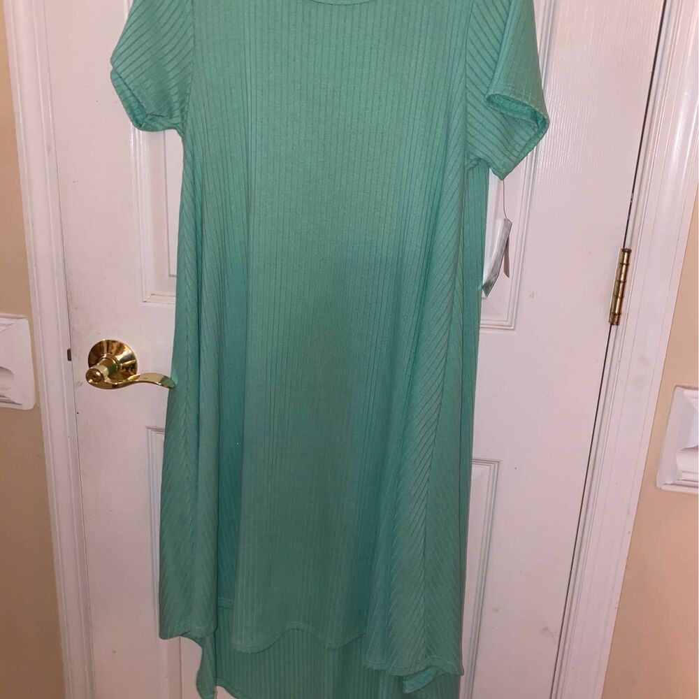 Woman’s New With tags XSMALL Carly LULAROE dress